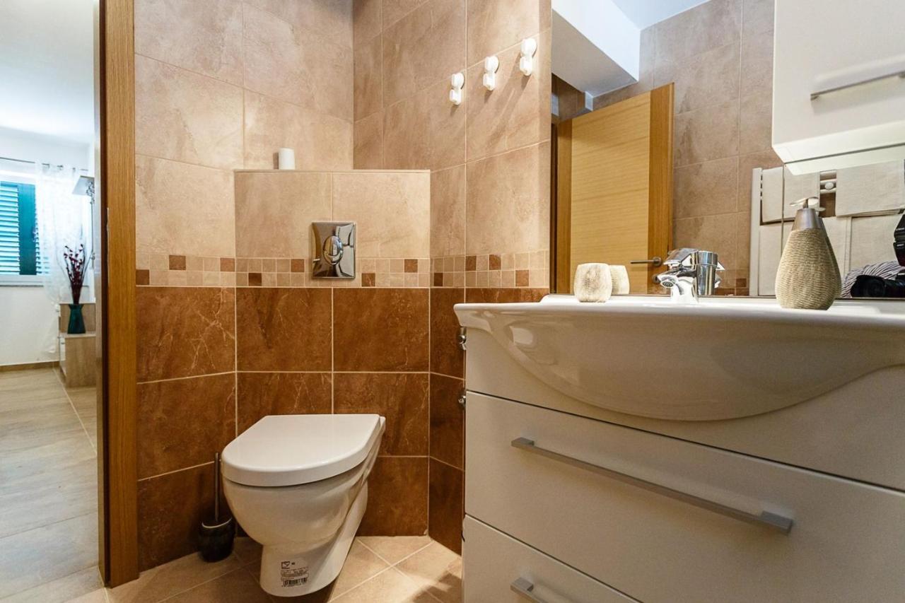 Apartment Adria 3 Малинска Экстерьер фото