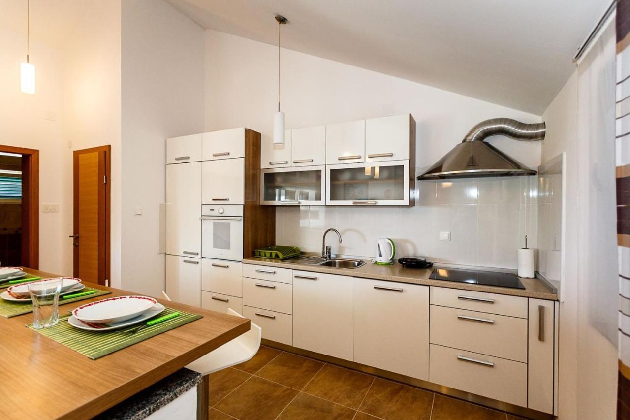 Apartment Adria 3 Малинска Экстерьер фото